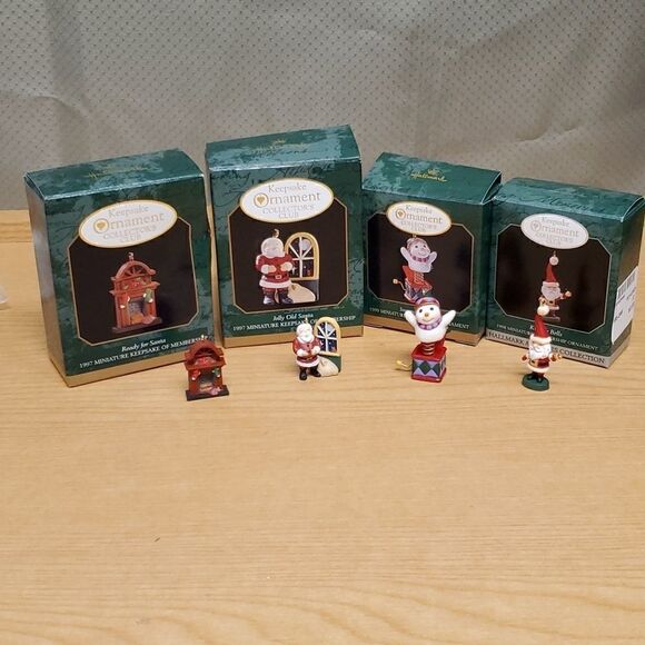 4 hallmark miniature Santa/snowman ornaments - Picture 1 of 16